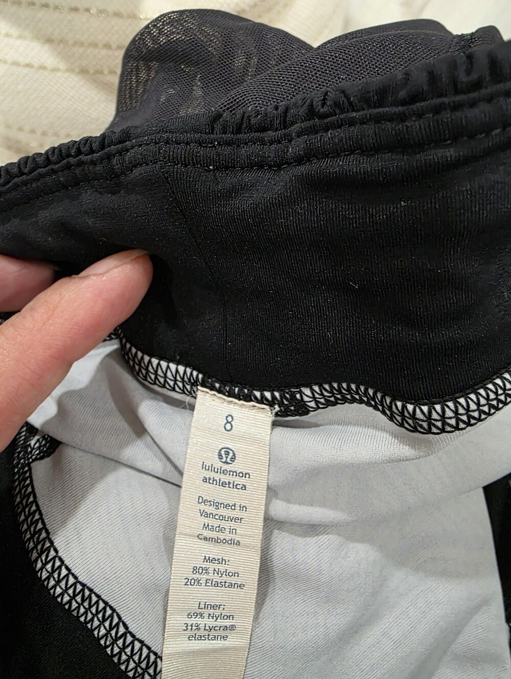 Lululemon shorts with mesh around size 8 - Picture 5 of 6